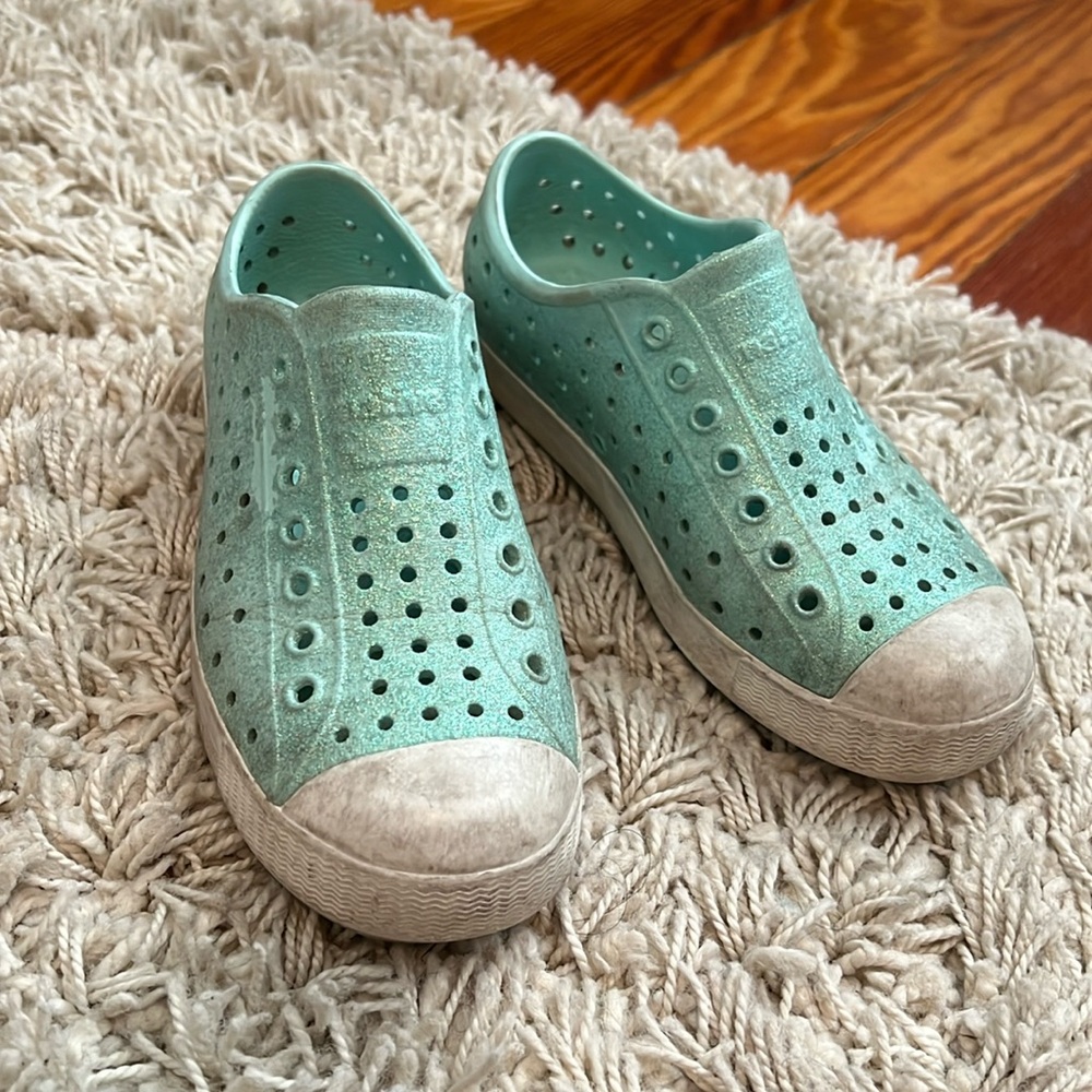 Natives, blue glitter. Size C13.